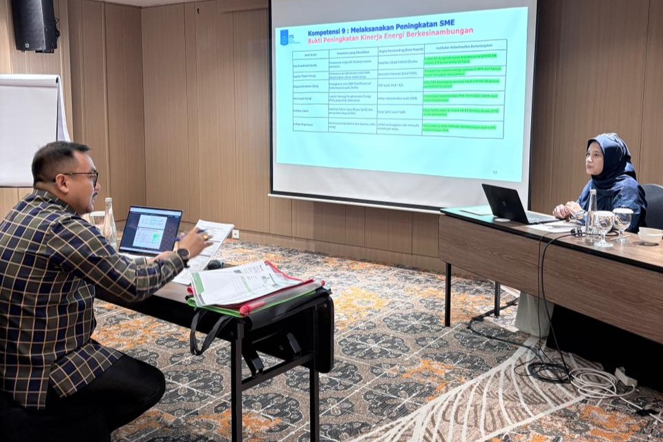 Pembekalan uji kompetensi dan sertifikasi bagi manajer energi di Surabaya 10 13 Februari