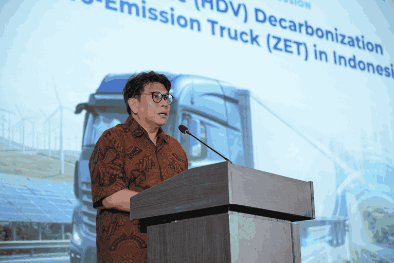 Fabby Tumiwa CEO IESR dalam Pembukaan Study Launching Decarbonization ZET in Indonesia 11zon