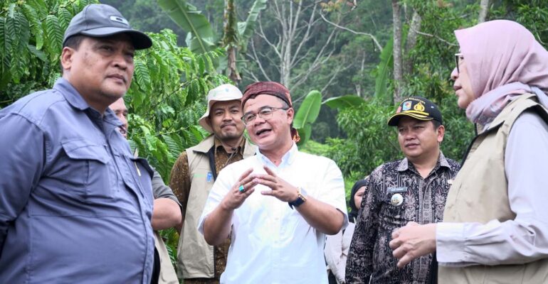 Akselerasi perdagangan karbon di garut desa mitra binaan ipb dikunjungi kementerian kehutanan dan undp.jpg 770x400